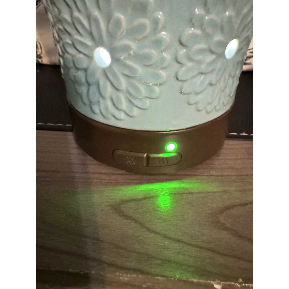 Airome Blue Ceramic Glazed Floral Print Oil Diffuser with Light Brown Base 100mL